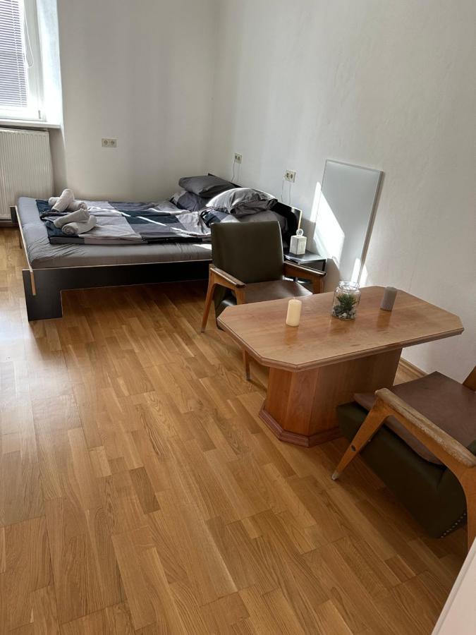 Central Plaza Mini Apartment 1 บรุคอันแดร์ไลทา ภายนอก รูปภาพ